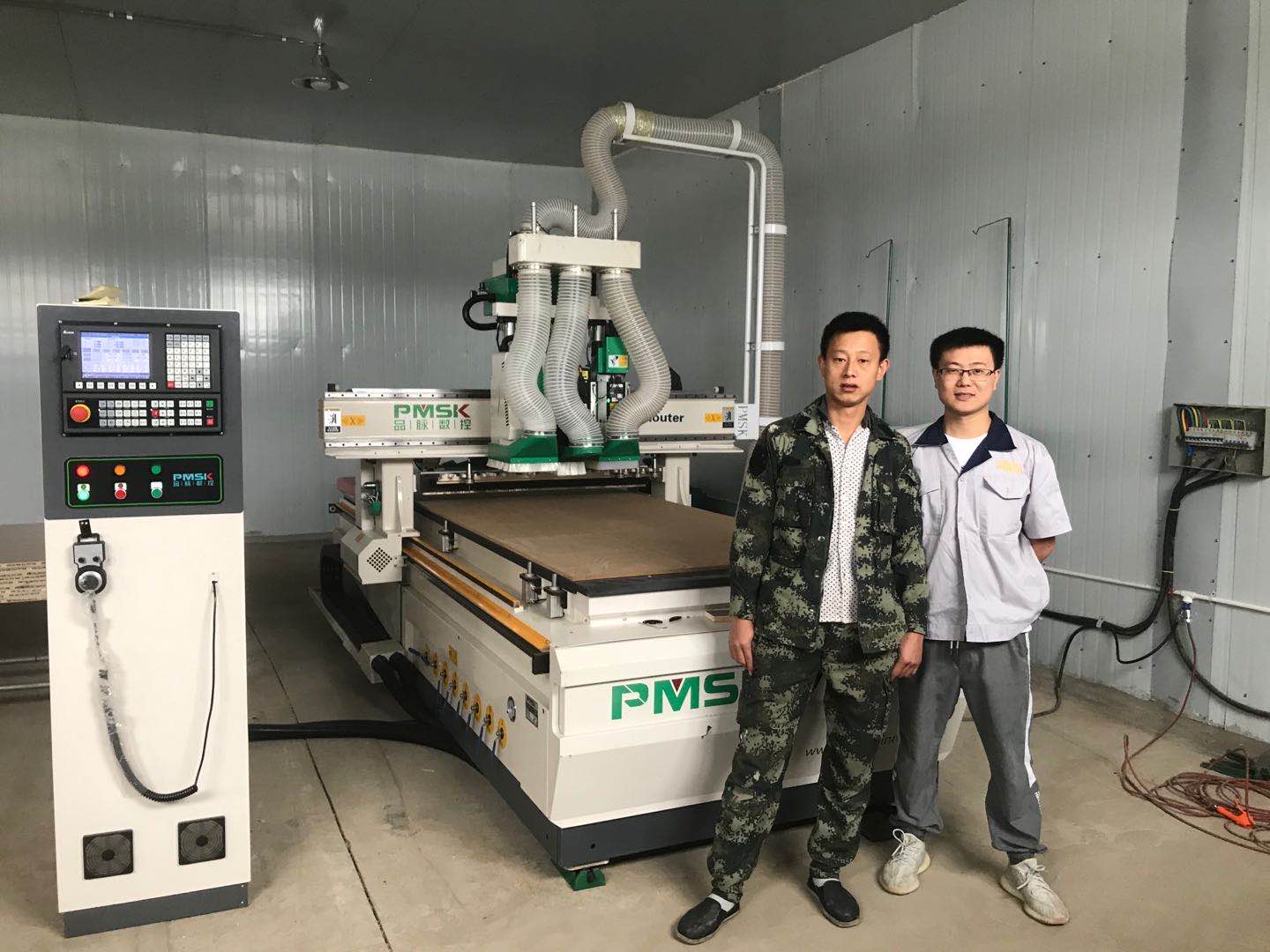 中俄邊境黑龍江黑河秦總訂購品脈數控開料機...